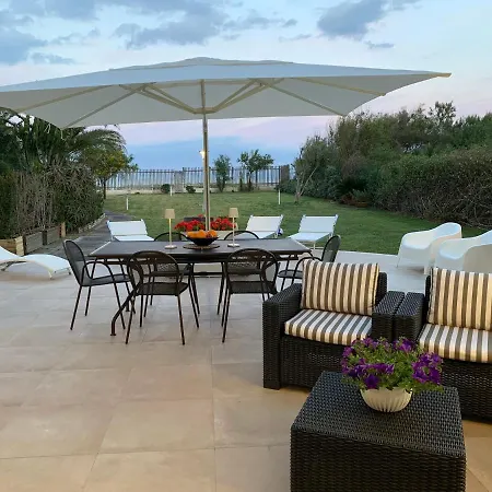 Sulla Tra Catania E Siracusa فيلة *