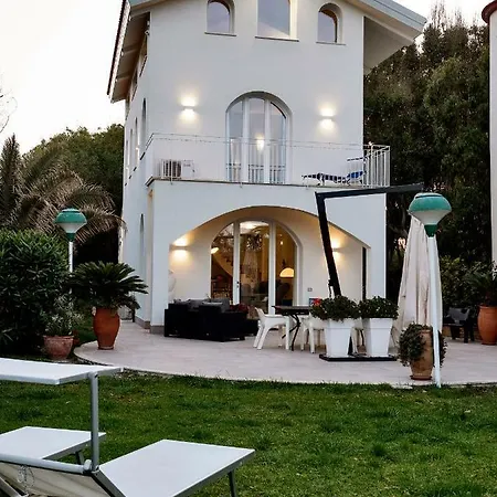 Sulla Tra Catania E Siracusa فيلة أغنون باني